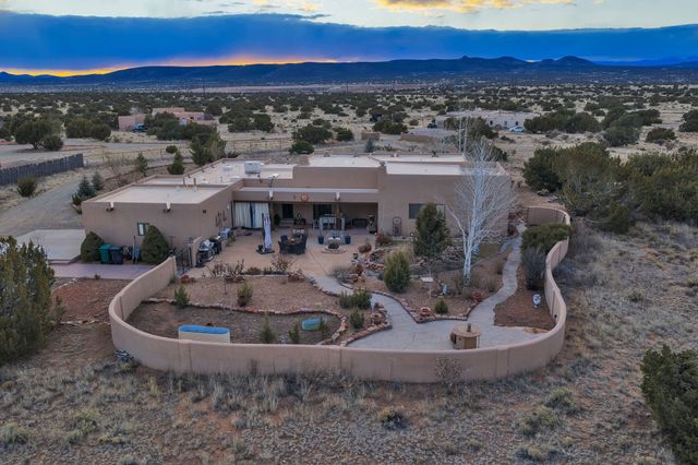 16 Via De Estrellas A, Santa Fe, NM 87506