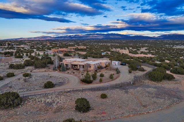 16 Via De Estrellas A, Santa Fe, NM 87506