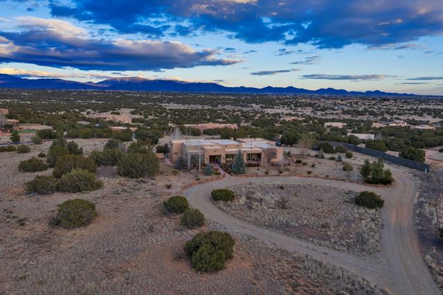 16 Via De Estrellas A, Santa Fe, NM 87506