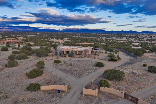 16 Via De Estrellas A, Santa Fe, NM 87506