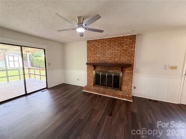 1034 Buckingham Avenue, Gastonia, NC 28054