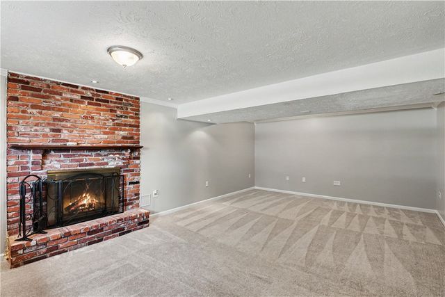 1914 Strawbridge Dr, South Park, PA 15129