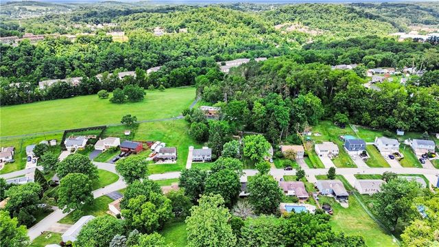 1914 Strawbridge Dr, South Park, PA 15129
