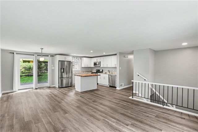 1914 Strawbridge Dr, South Park, PA 15129