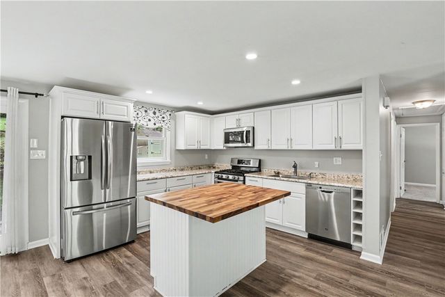 1914 Strawbridge Dr, South Park, PA 15129