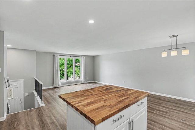 1914 Strawbridge Dr, South Park, PA 15129