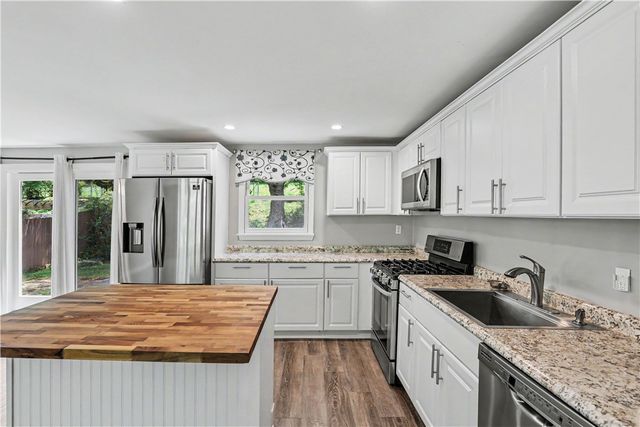 1914 Strawbridge Dr, South Park, PA 15129