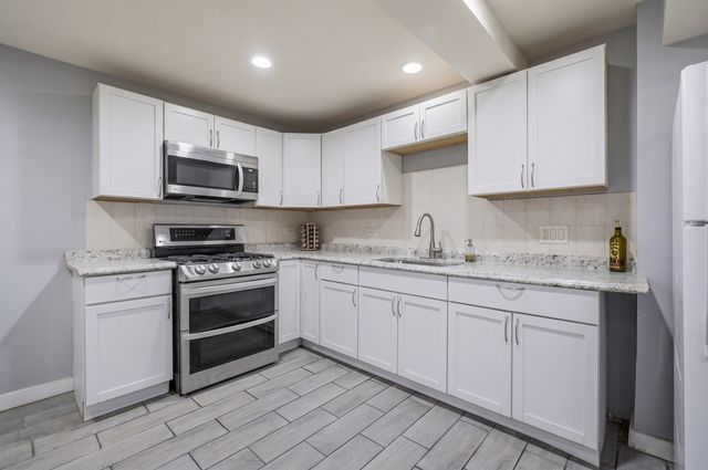 3823 W Lexington Street, Chicago, IL 60624