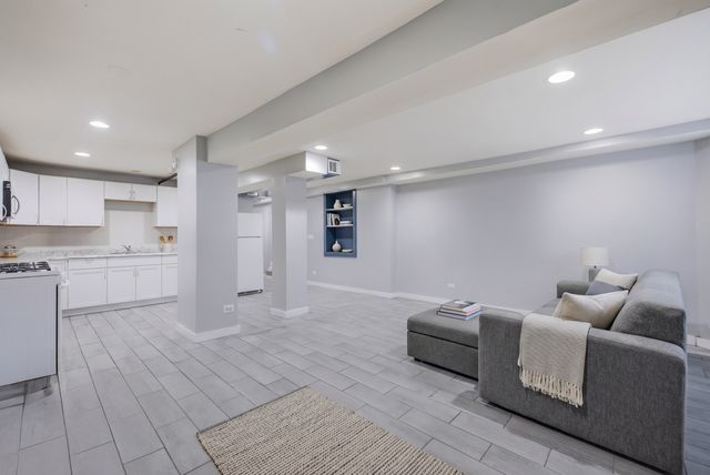 3823 W Lexington Street, Chicago, IL 60624