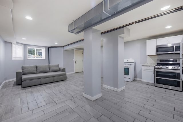 3823 W Lexington Street, Chicago, IL 60624