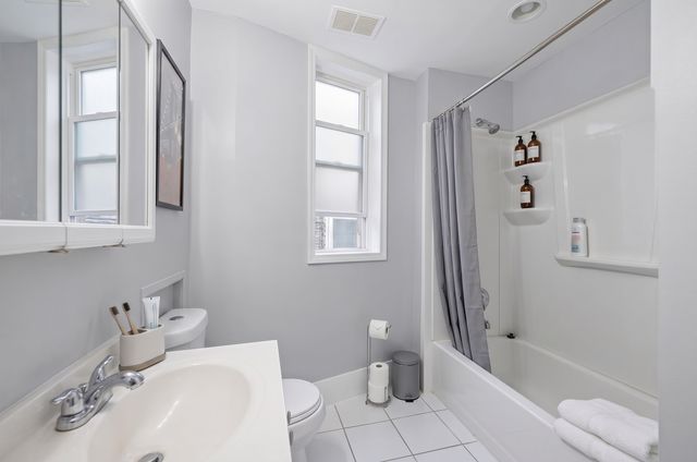 3823 W Lexington Street, Chicago, IL 60624