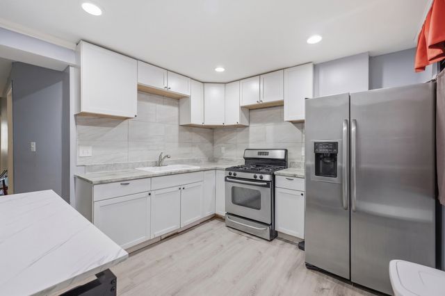 3823 W Lexington Street, Chicago, IL 60624