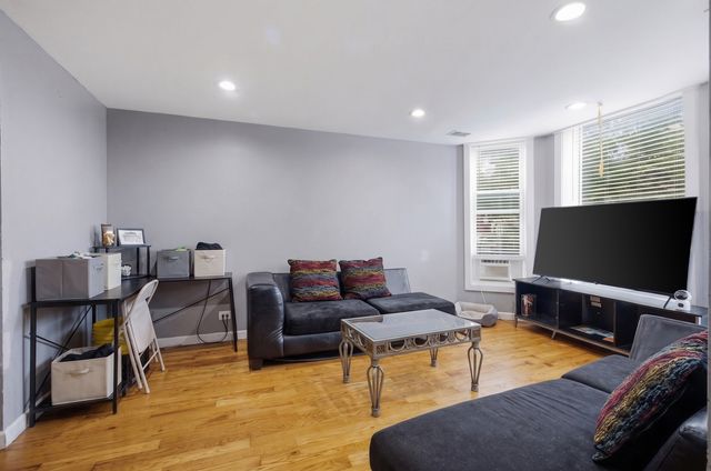 3823 W Lexington Street, Chicago, IL 60624