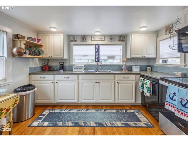 4800 Se INLET Ave 37, Lincoln City, OR 97367