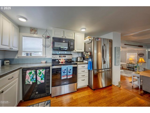 4800 Se INLET Ave 37, Lincoln City, OR 97367