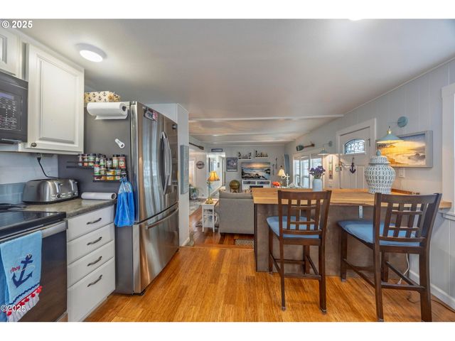 4800 Se INLET Ave 37, Lincoln City, OR 97367