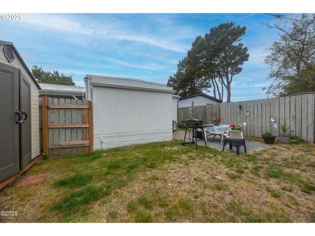 4800 Se INLET Ave 37, Lincoln City, OR 97367