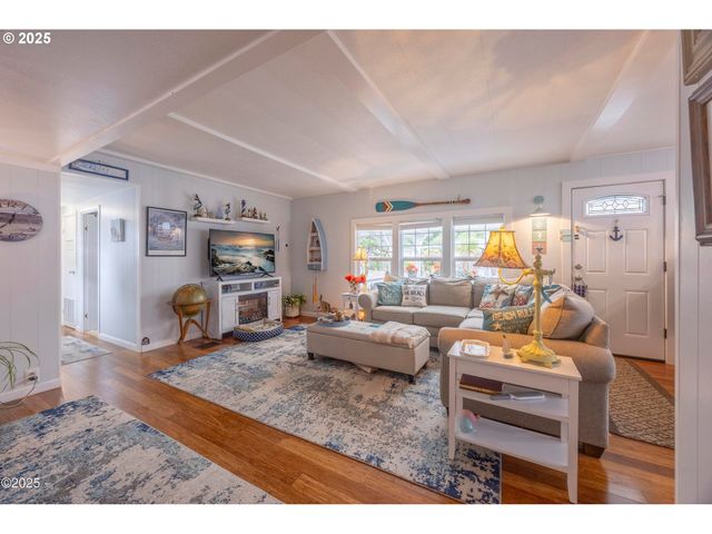 4800 Se INLET Ave 37, Lincoln City, OR 97367