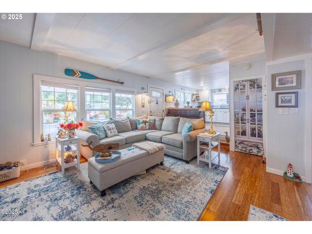 4800 Se INLET Ave 37, Lincoln City, OR 97367