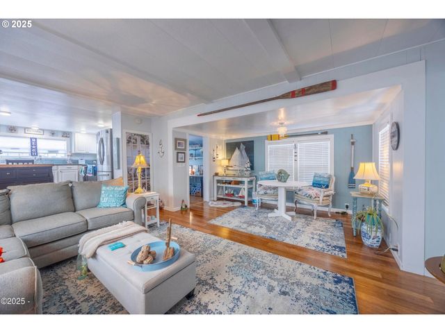 4800 Se INLET Ave 37, Lincoln City, OR 97367