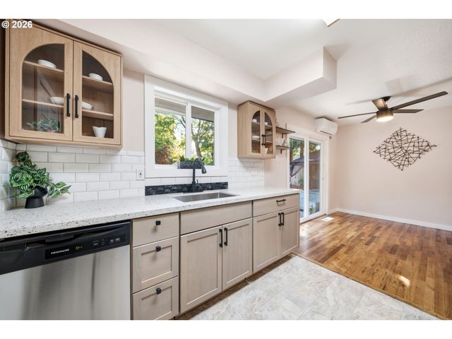 2126 Se 162ND Ave, Portland, OR 97233