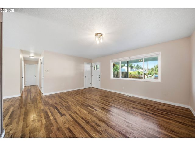 2126 Se 162ND Ave, Portland, OR 97233