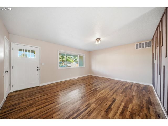 2126 Se 162ND Ave, Portland, OR 97233