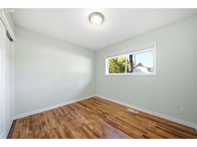2126 Se 162ND Ave, Portland, OR 97233
