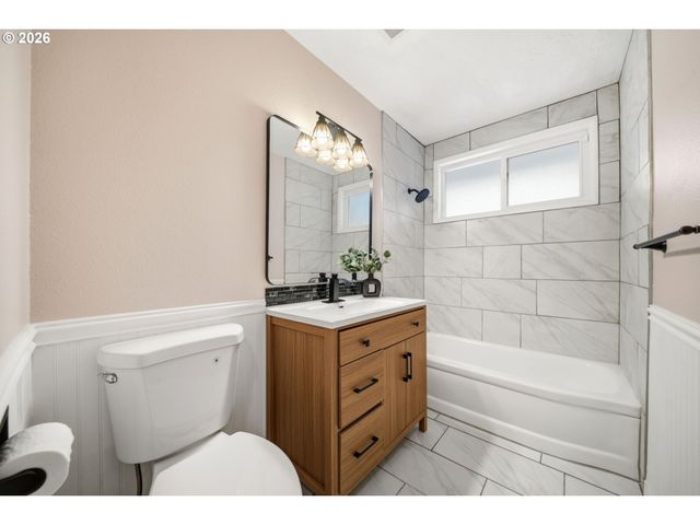 2126 Se 162ND Ave, Portland, OR 97233