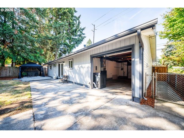 2126 Se 162ND Ave, Portland, OR 97233