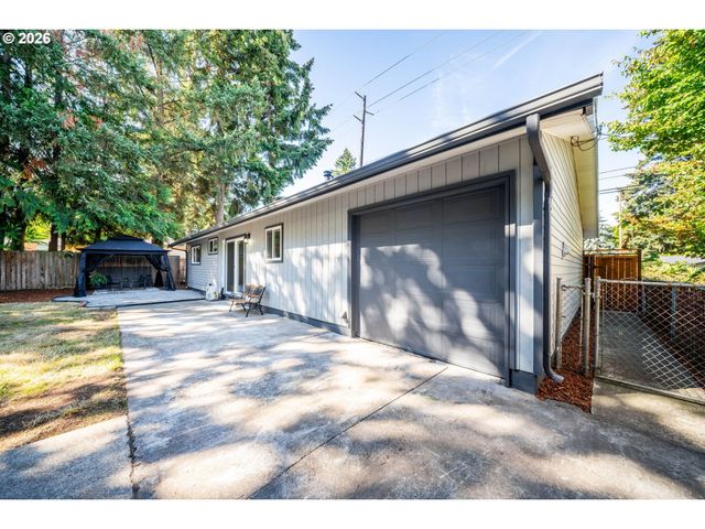 2126 Se 162ND Ave, Portland, OR 97233