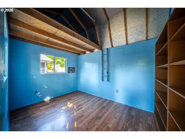 2126 Se 162ND Ave, Portland, OR 97233