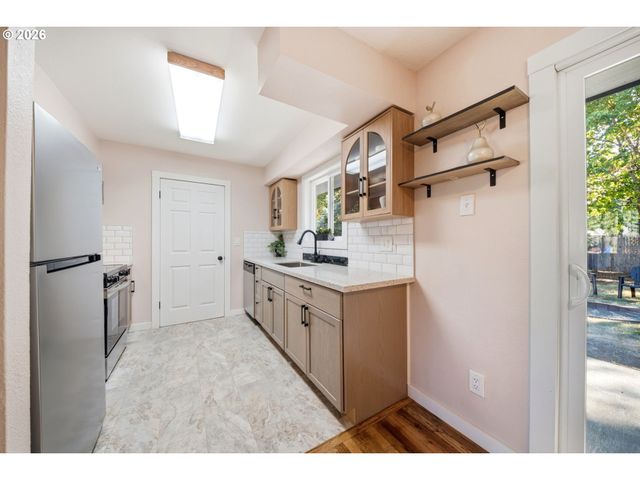 2126 Se 162ND Ave, Portland, OR 97233