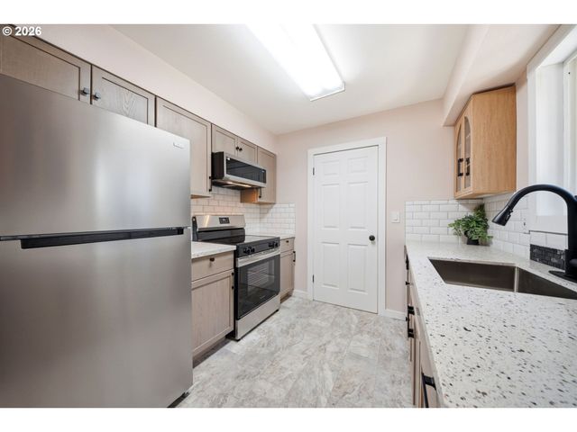 2126 Se 162ND Ave, Portland, OR 97233