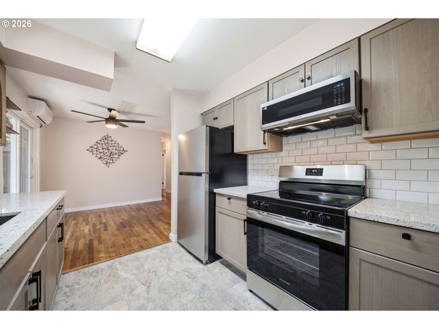 2126 Se 162ND Ave, Portland, OR 97233