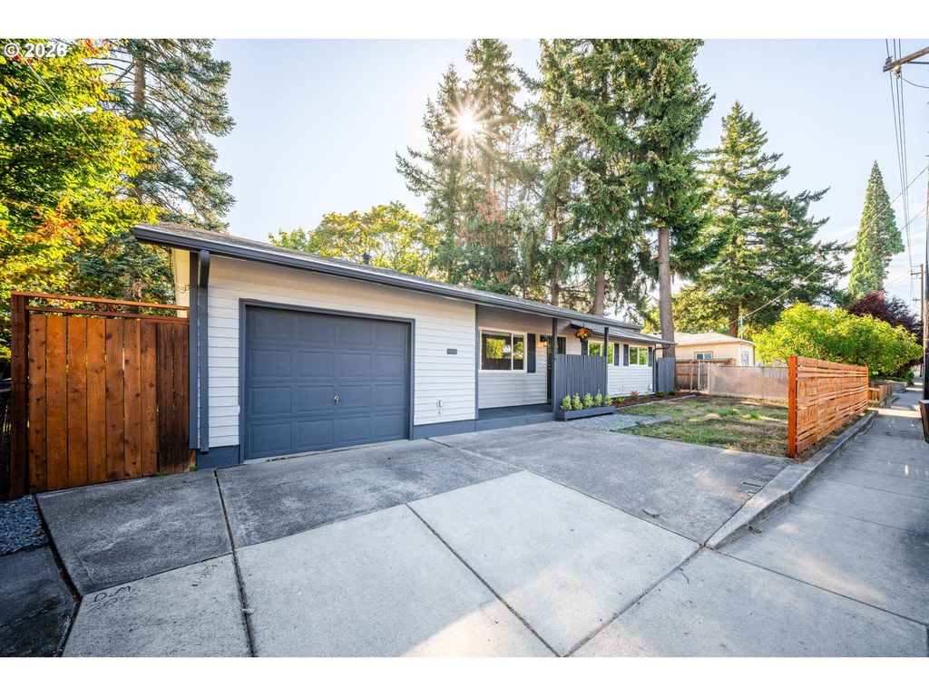 2126 Se 162ND Ave, Portland, OR 97233