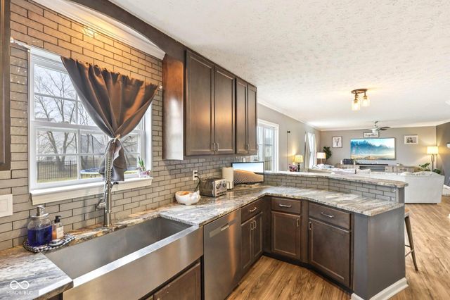 5858 Pennekamp Drive, Plainfield, IN 46168