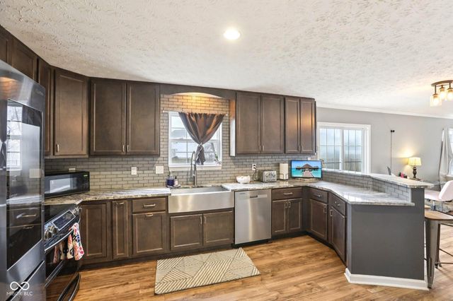 5858 Pennekamp Drive, Plainfield, IN 46168