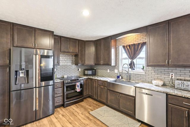 5858 Pennekamp Drive, Plainfield, IN 46168