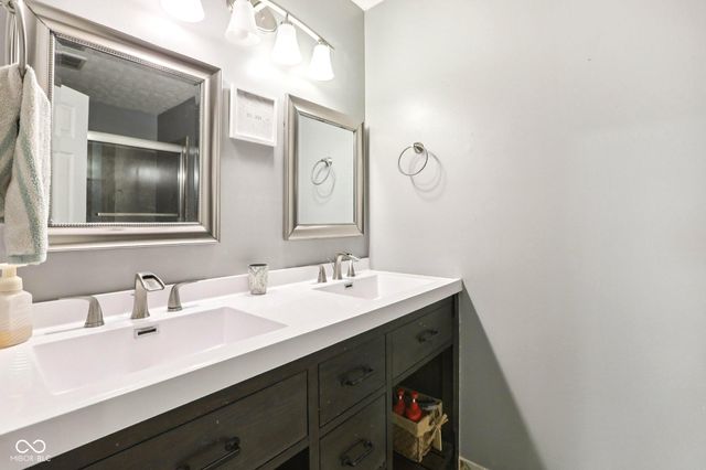 5858 Pennekamp Drive, Plainfield, IN 46168