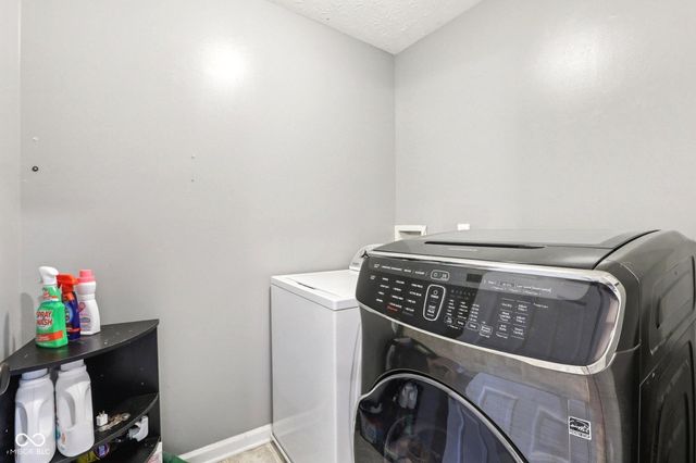 5858 Pennekamp Drive, Plainfield, IN 46168