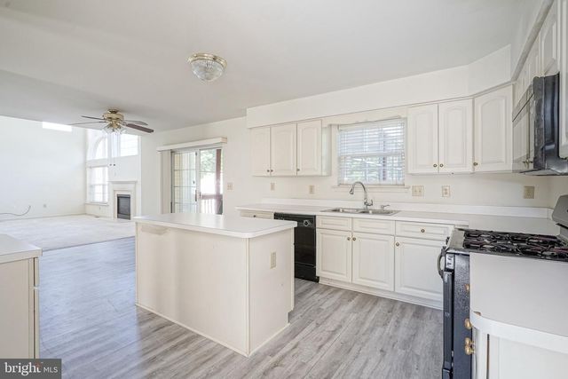 160 QUIET RD, Sicklerville, NJ 08081