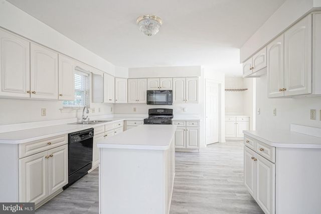 160 QUIET RD, Sicklerville, NJ 08081