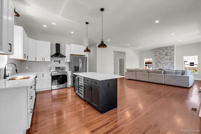 1876 Mckinley Street, Wyandotte, MI 48192