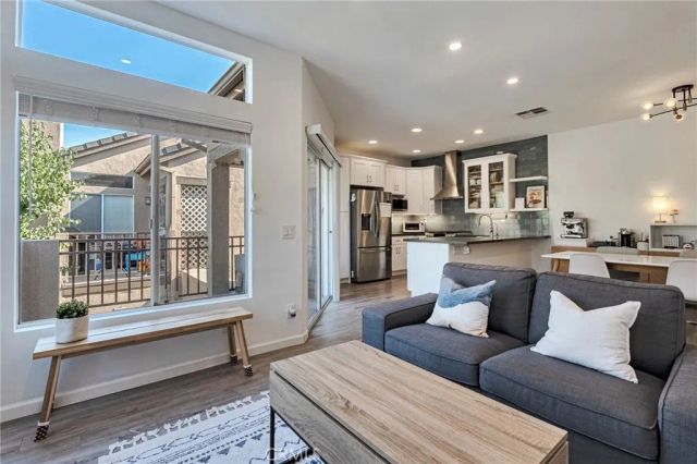 922 S Country Glen Way, Anaheim Hills, CA 92808