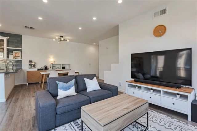 922 S Country Glen Way, Anaheim Hills, CA 92808