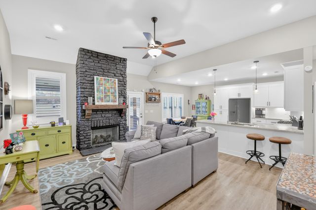 2731 W County Farm Rd, Springfield, TN 37172