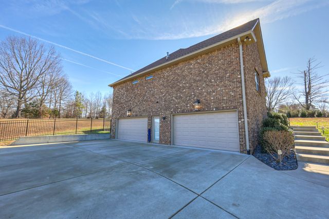 2731 W County Farm Rd, Springfield, TN 37172