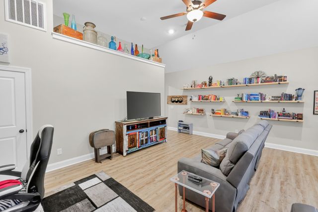 2731 W County Farm Rd, Springfield, TN 37172