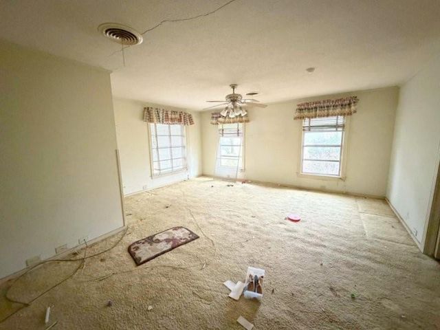 209 N Gordon Drive, Crockett, TX 75835